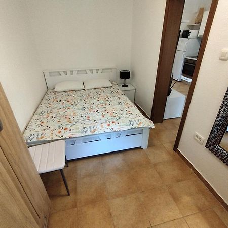 Apartments Zezelj Sveti Stefan Ngoại thất bức ảnh