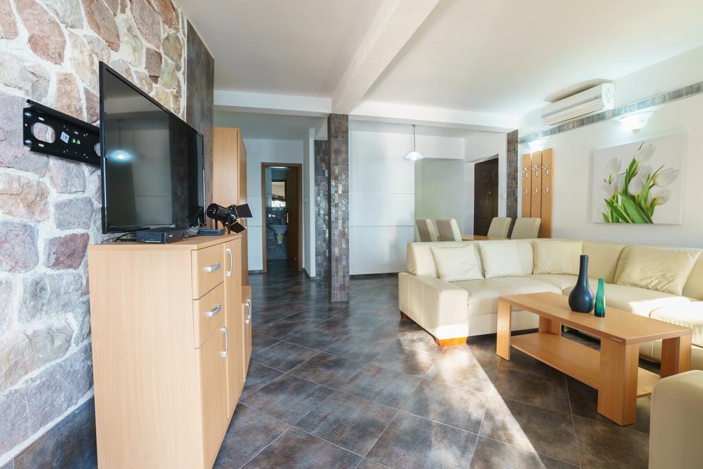 Apartments Zezelj Sveti Stefan Ngoại thất bức ảnh