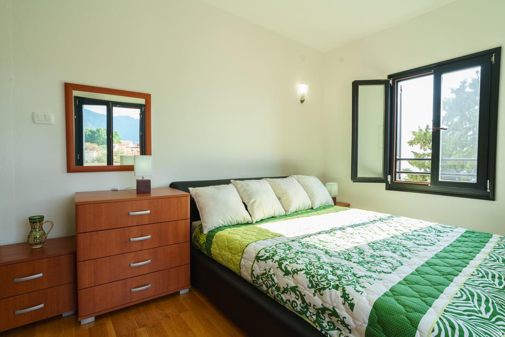 Apartments Zezelj Sveti Stefan Ngoại thất bức ảnh