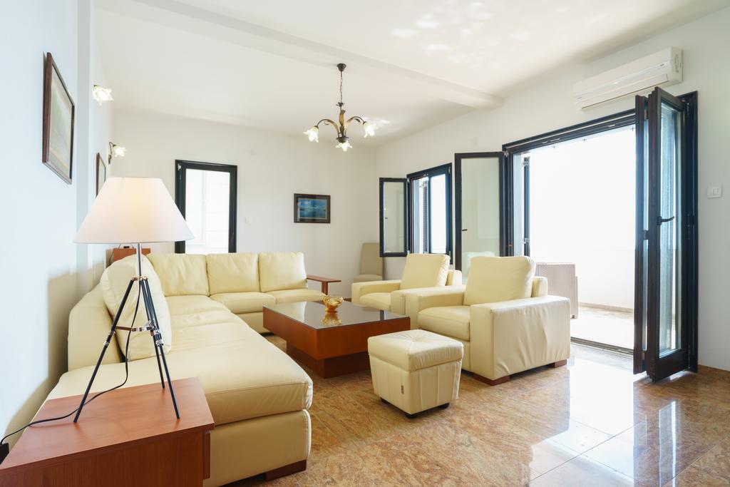 Apartments Zezelj Sveti Stefan Ngoại thất bức ảnh