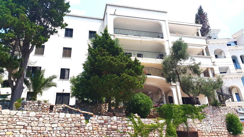 Apartments Zezelj Sveti Stefan Ngoại thất bức ảnh