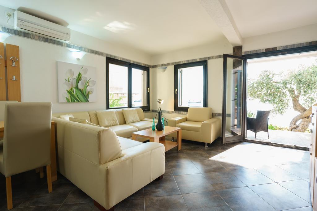 Apartments Zezelj Sveti Stefan Ngoại thất bức ảnh