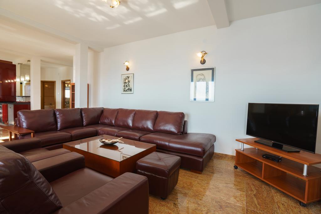 Apartments Zezelj Sveti Stefan Ngoại thất bức ảnh