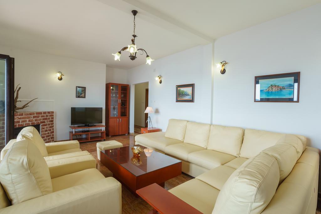 Apartments Zezelj Sveti Stefan Ngoại thất bức ảnh