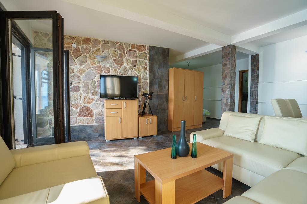 Apartments Zezelj Sveti Stefan Ngoại thất bức ảnh