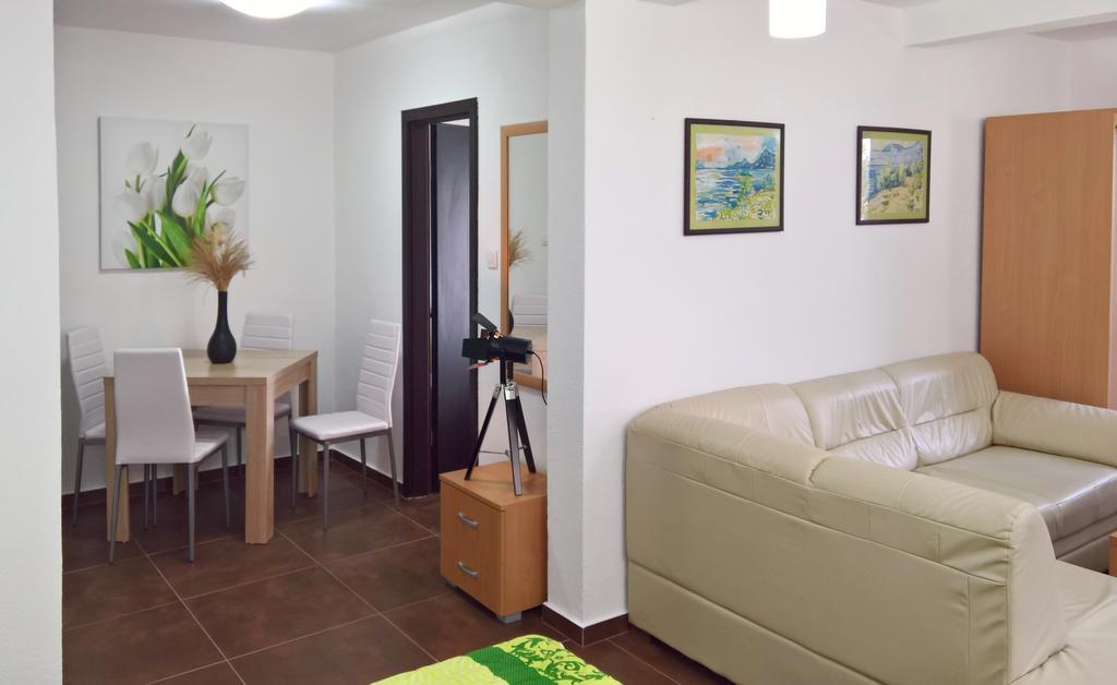 Apartments Zezelj Sveti Stefan Ngoại thất bức ảnh