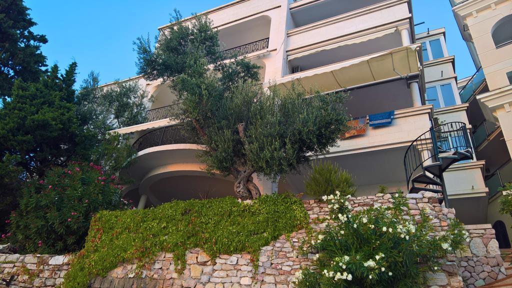 Apartments Zezelj Sveti Stefan Ngoại thất bức ảnh